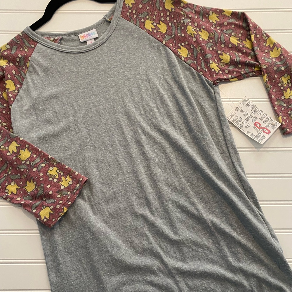 NWT Lularoe Randy Baseball Tee Size S (6-8)